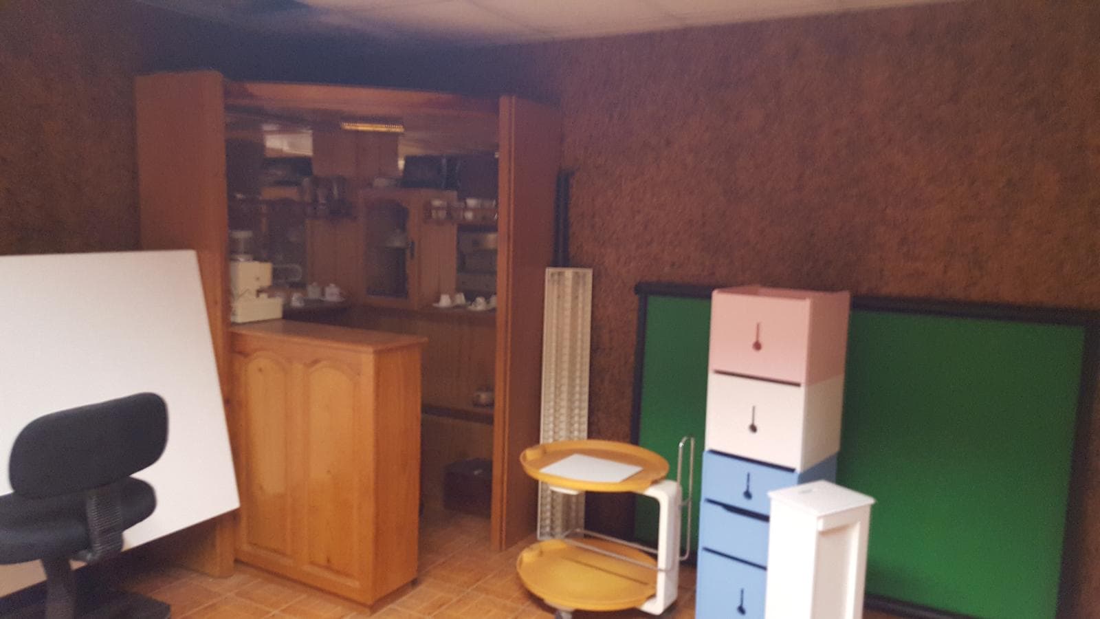 Equipamento de Escritório + Lote de Mobiliário de Criança — imagen 13