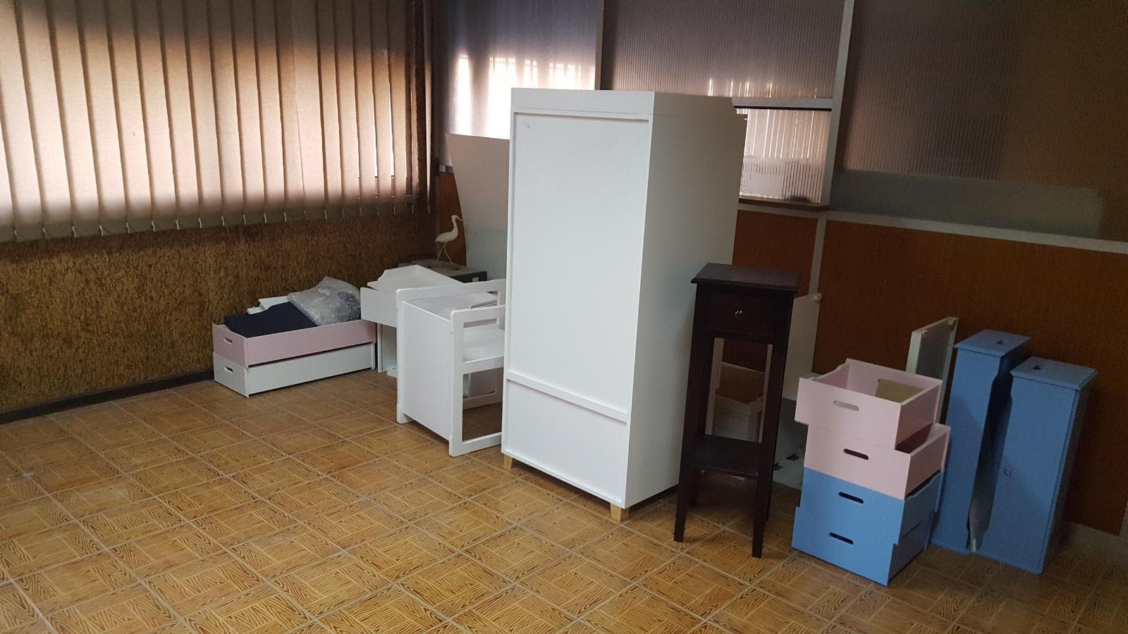 Equipamento de Escritório + Lote de Mobiliário de Criança — imagen 19