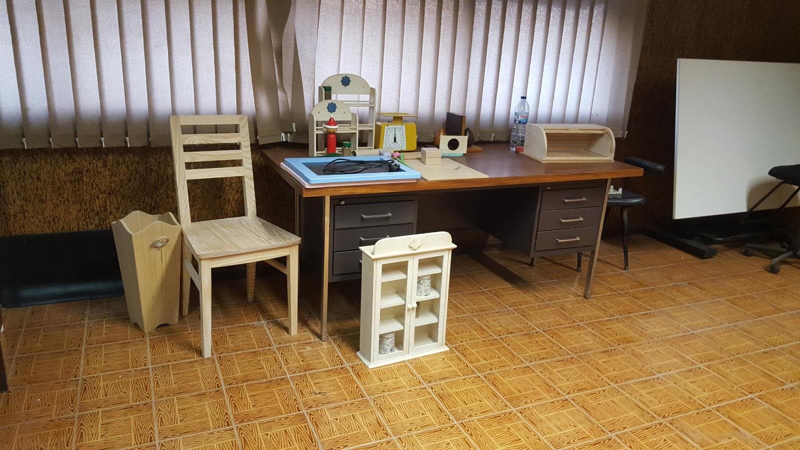 Equipamento de Escritório + Lote de Mobiliário de Criança — imagen 23
