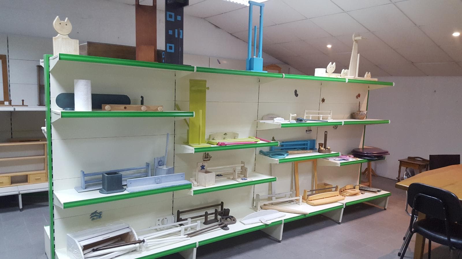 Equipamento de Escritório + Lote de Mobiliário de Criança — imagen 11