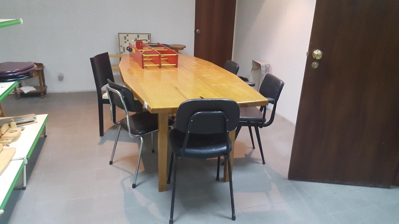 Equipamento de Escritório + Lote de Mobiliário de Criança — imagen 14