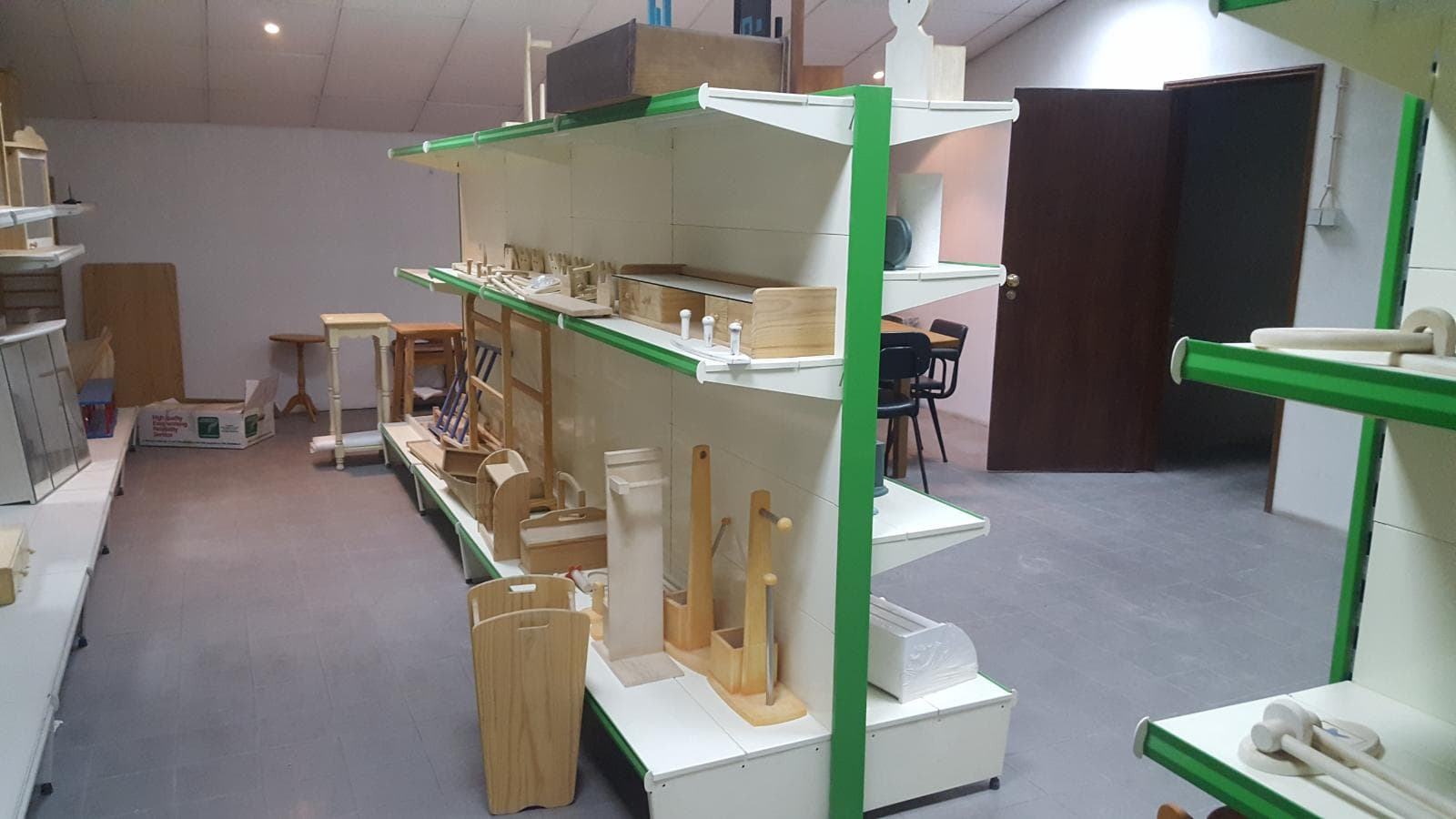 Equipamento de Escritório + Lote de Mobiliário de Criança — imagen 17