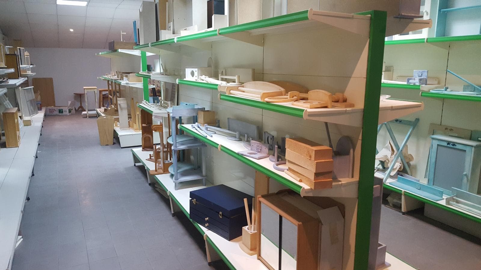 Equipamento de Escritório + Lote de Mobiliário de Criança — imagen 20