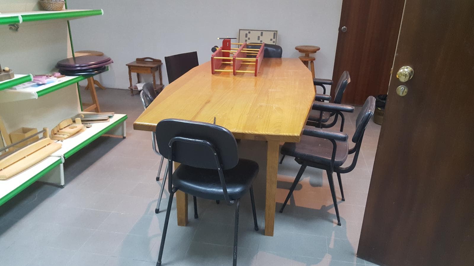 Equipamento de Escritório + Lote de Mobiliário de Criança — imagen 22