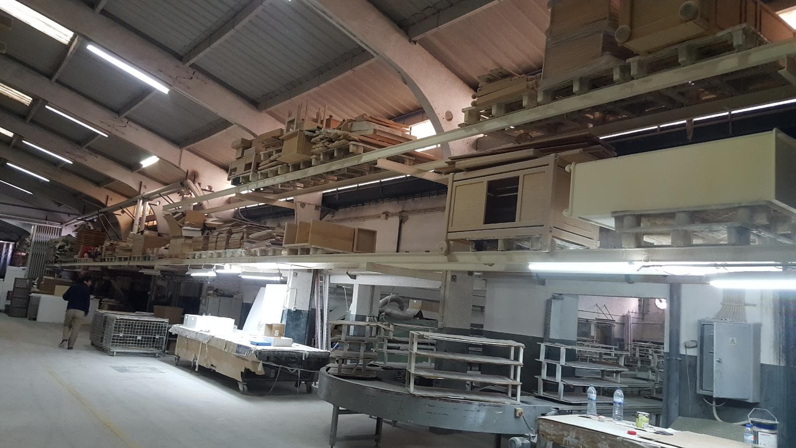 Lote de Móveis Acabados e por Acabar + Estanteria — imagen 7