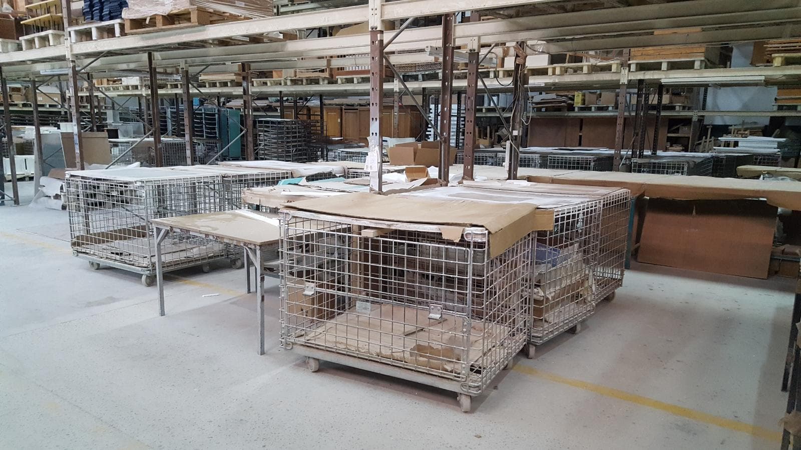 Lote de Móveis Acabados e por Acabar + Estanteria — imagen 8