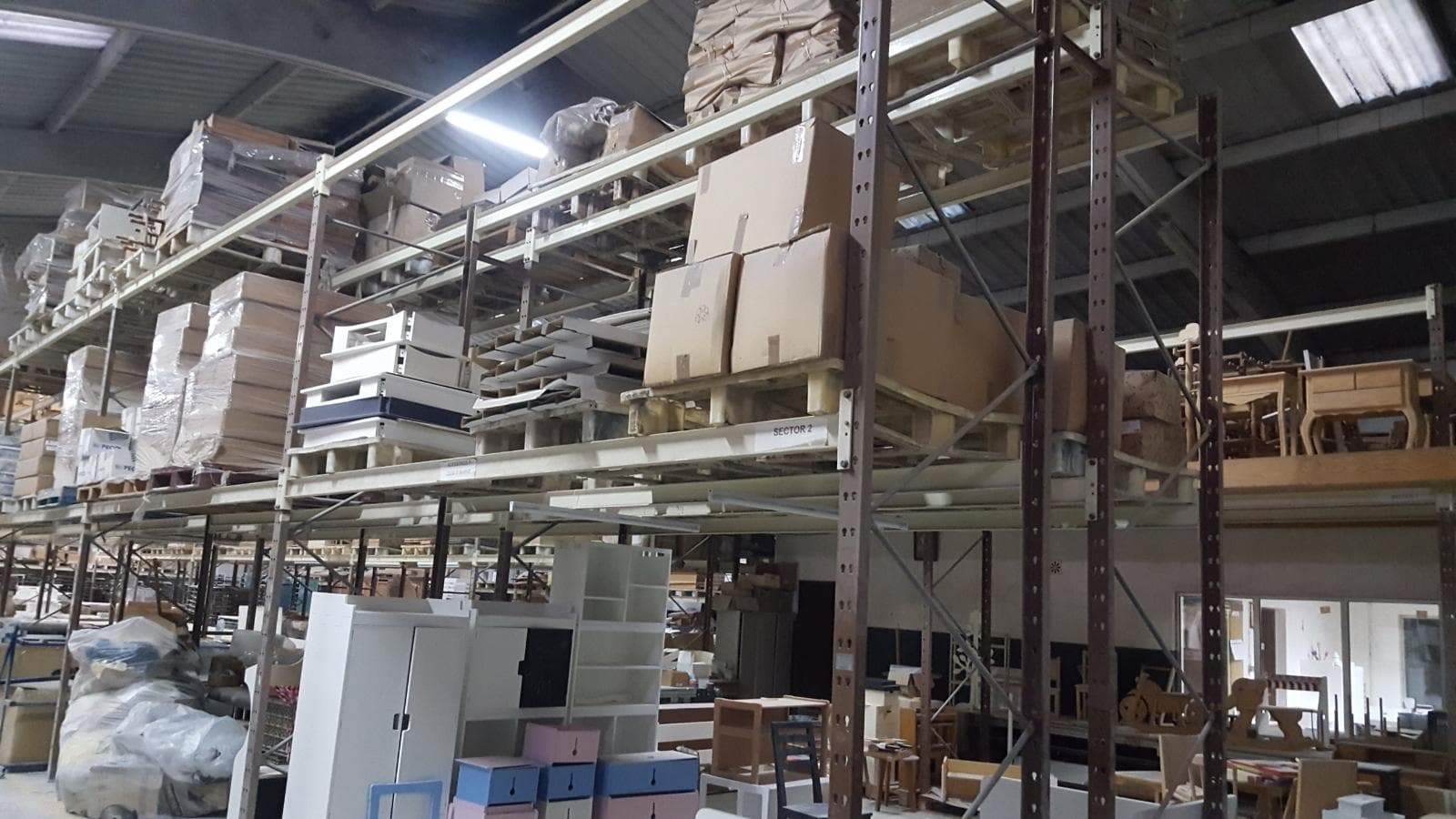 Lote de Móveis Acabados e por Acabar + Estanteria — imagen 12