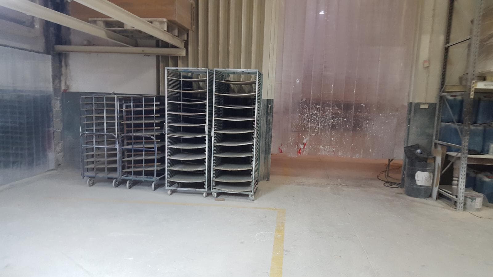 Lote de Móveis Acabados e por Acabar + Estanteria — imagen 14