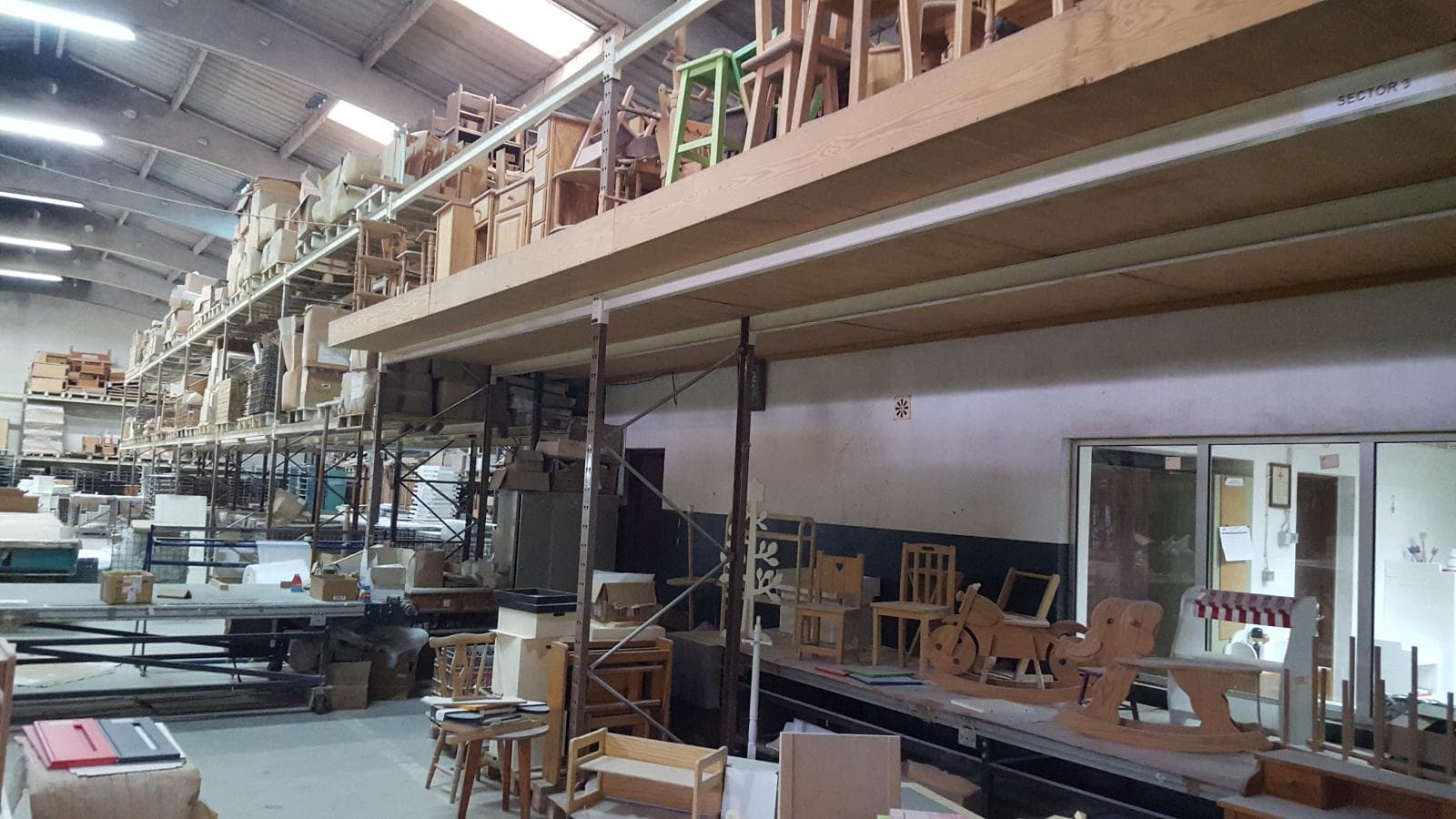 Lote de Móveis Acabados e por Acabar + Estanteria — imagen 20