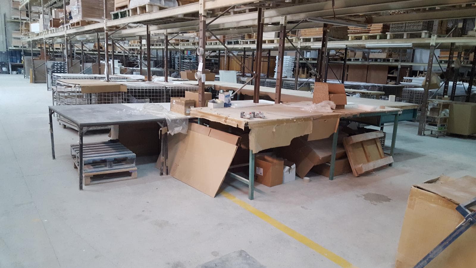 Lote de Móveis Acabados e por Acabar + Estanteria — imagen 22