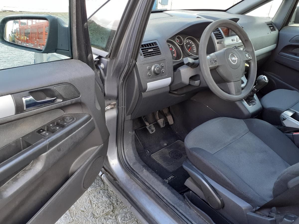 Opel Zafira 1.9 CDTI · 7 lugares — imagem 7