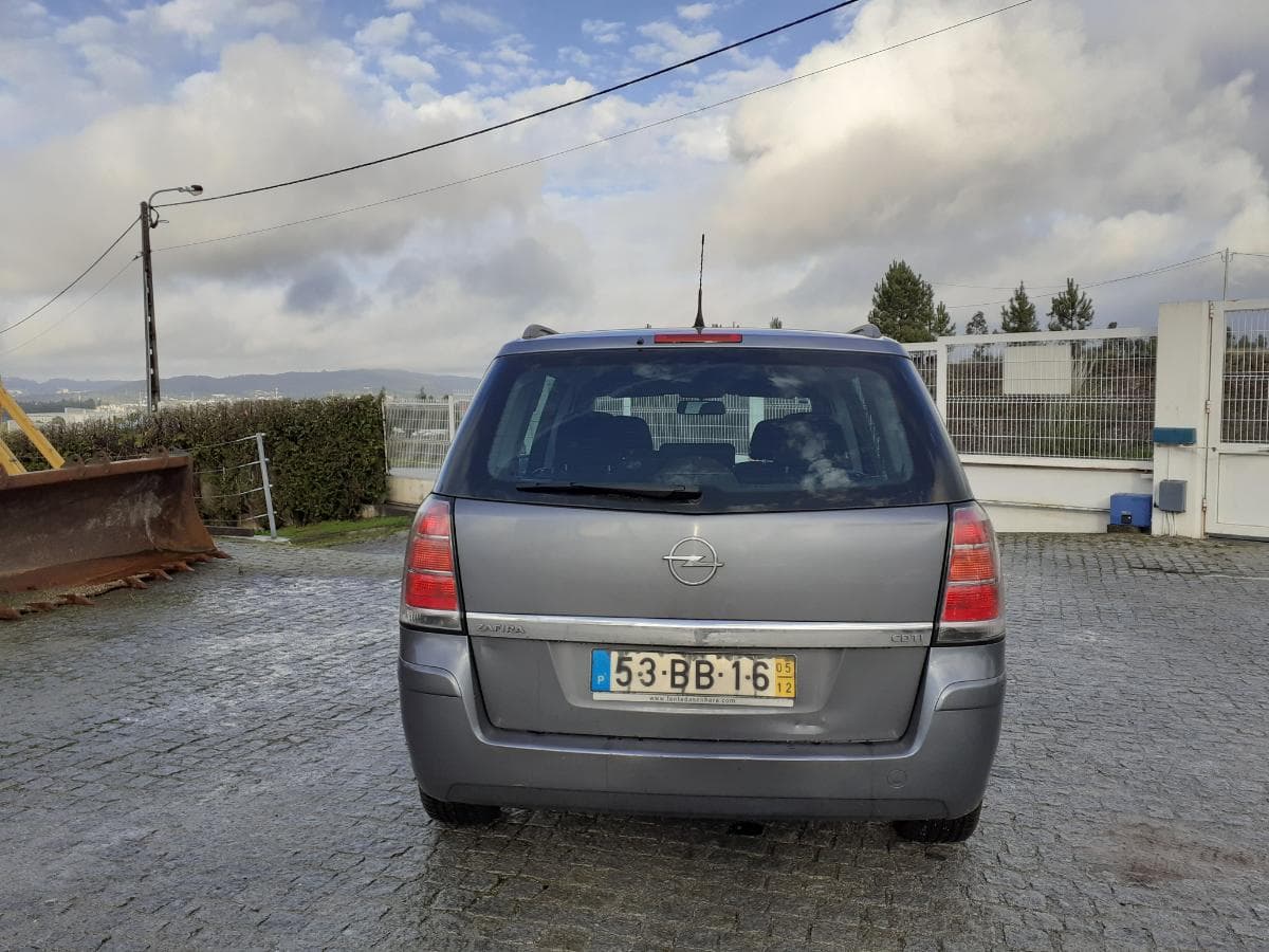 Opel Zafira 1.9 CDTI · 7 lugares — imagem 5
