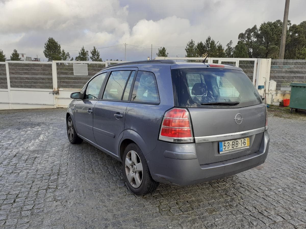 Opel Zafira 1.9 CDTI · 7 lugares — imagem 6