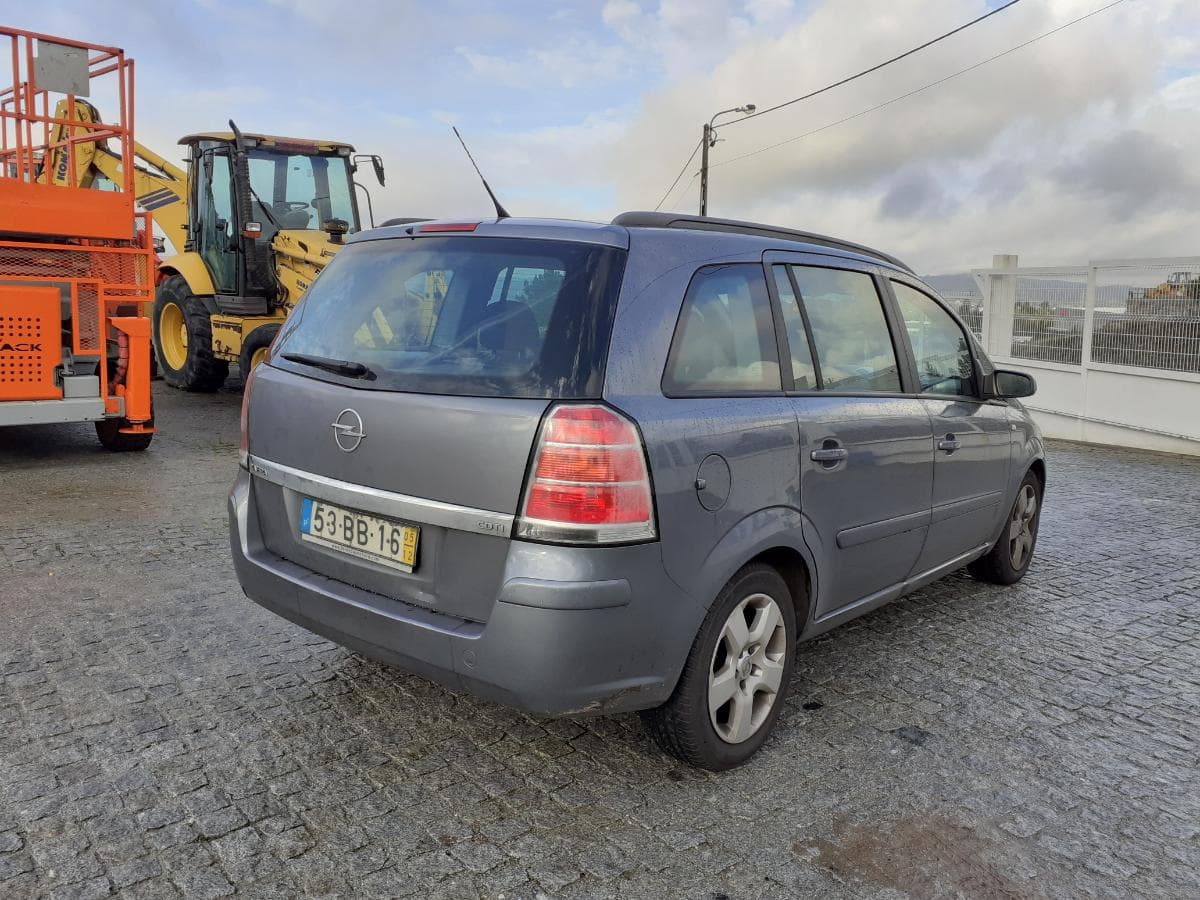Opel Zafira 1.9 CDTI · 7 lugares — imagem 4