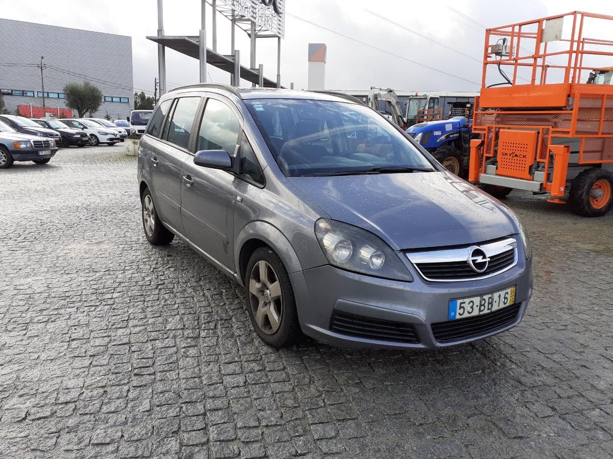 Opel Zafira 1.9 CDTI · 7 lugares — imagem 1
