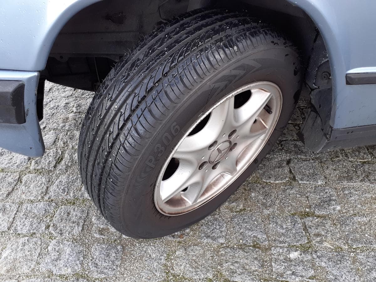 Mercedes-Benz 190 D, 75-21-DM · Paredes — imagen 19