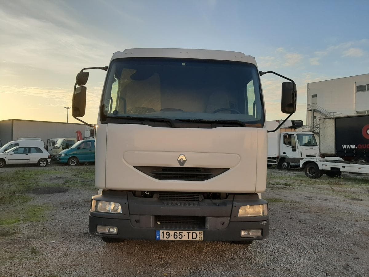 Renault 220 DCI Tribasculante · Ano 2002 — imagem 2