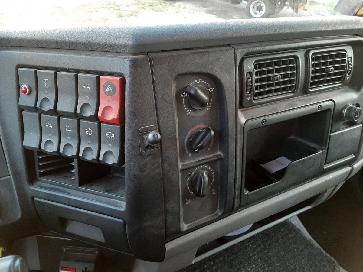 Renault 220 DCI Tribasculante · Ano 2002 — imagem 12