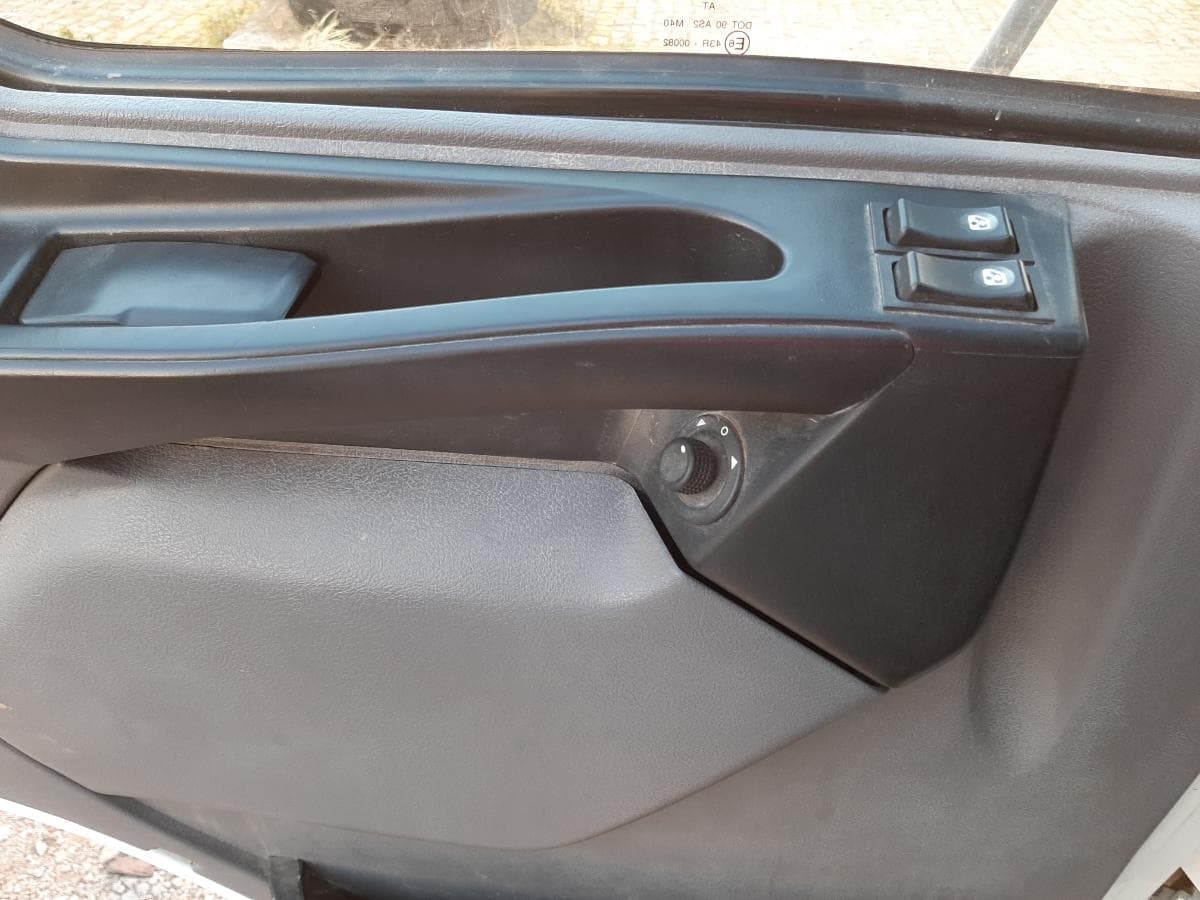 Renault 220 DCI Tribasculante · Ano 2002 — imagem 11