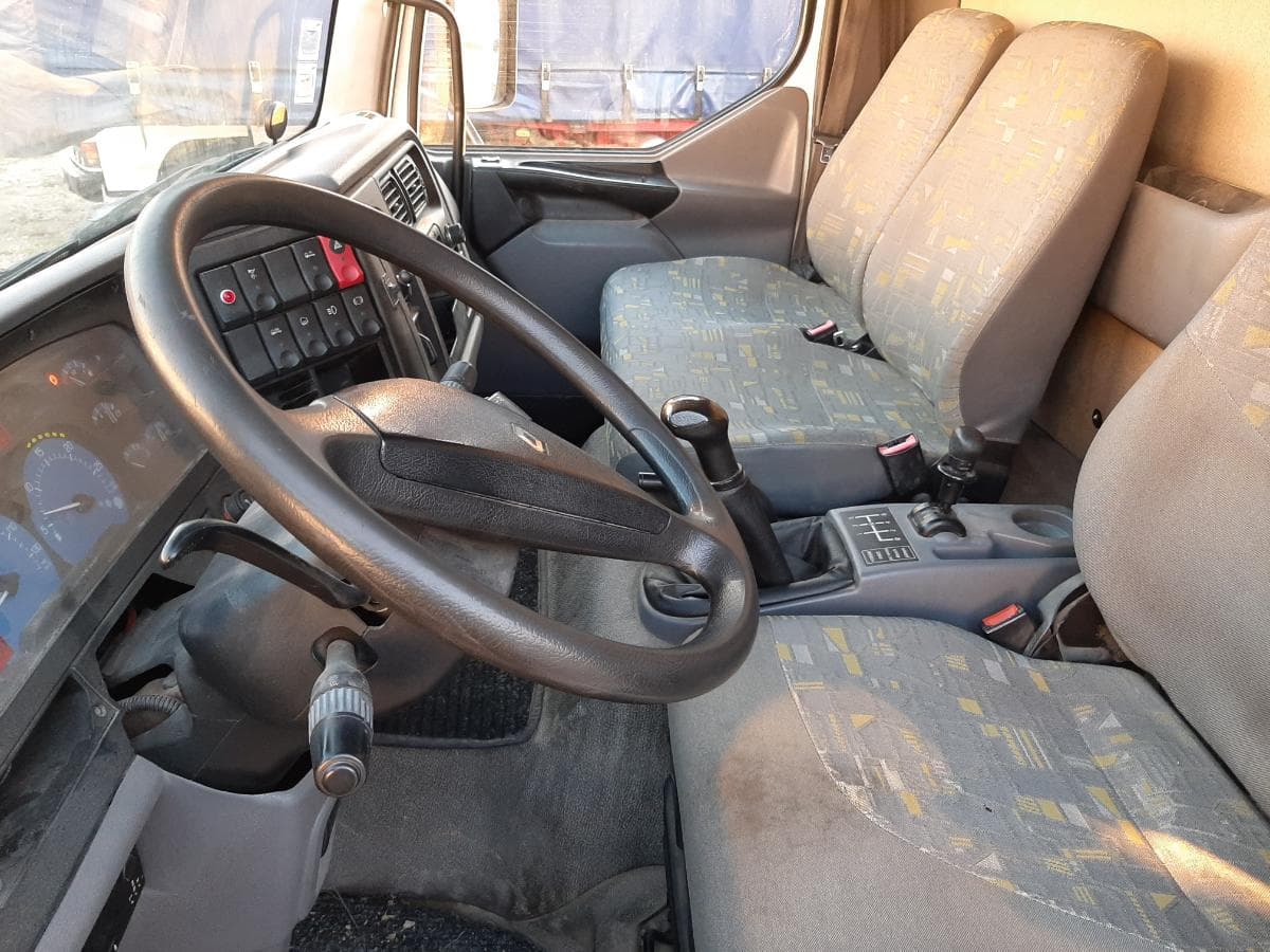 Renault 220 DCI Tribasculante · Ano 2002 — imagem 8
