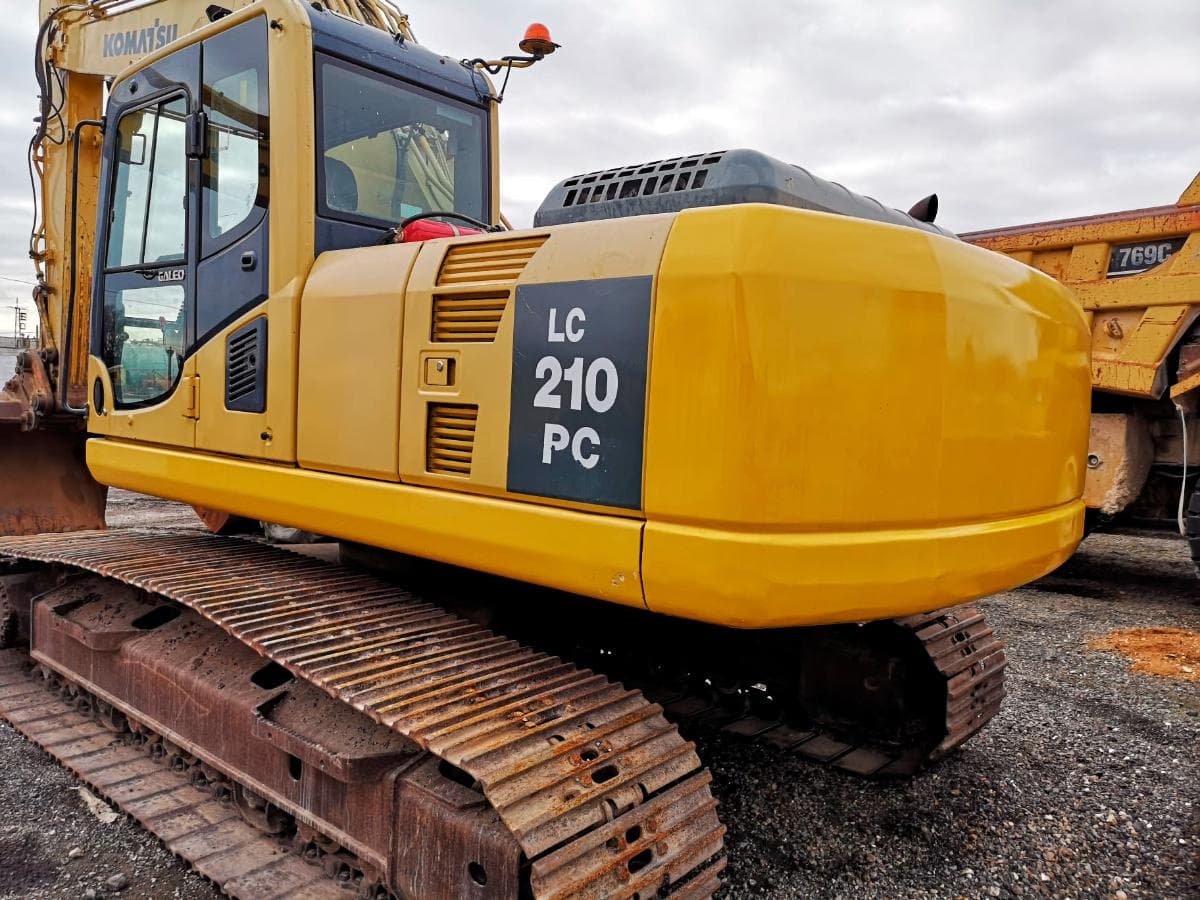 Excavadora Komatsu PC210LC-8 — imagem 1