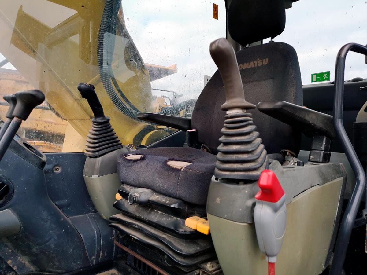 Excavadora Komatsu PC210LC-8 — imagem 3