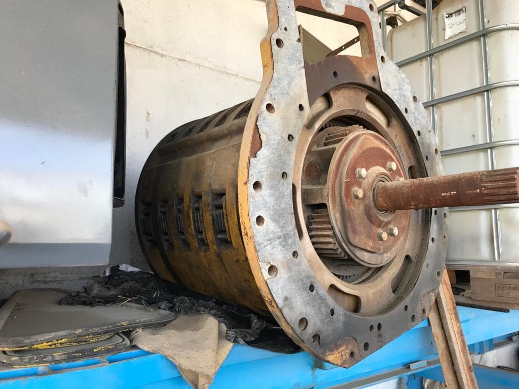 Servotransmisión Komatsu 355 — imagem 2