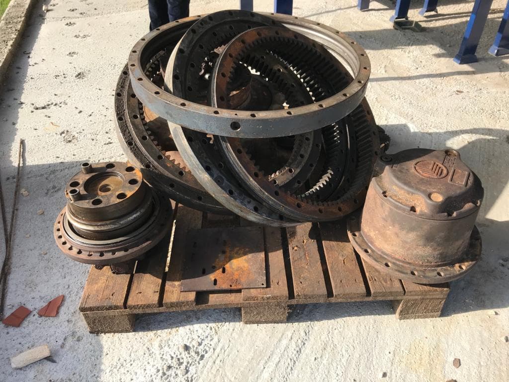 Mando Final Motoreductor Komatsu PC240.6 Giro — imagen 1