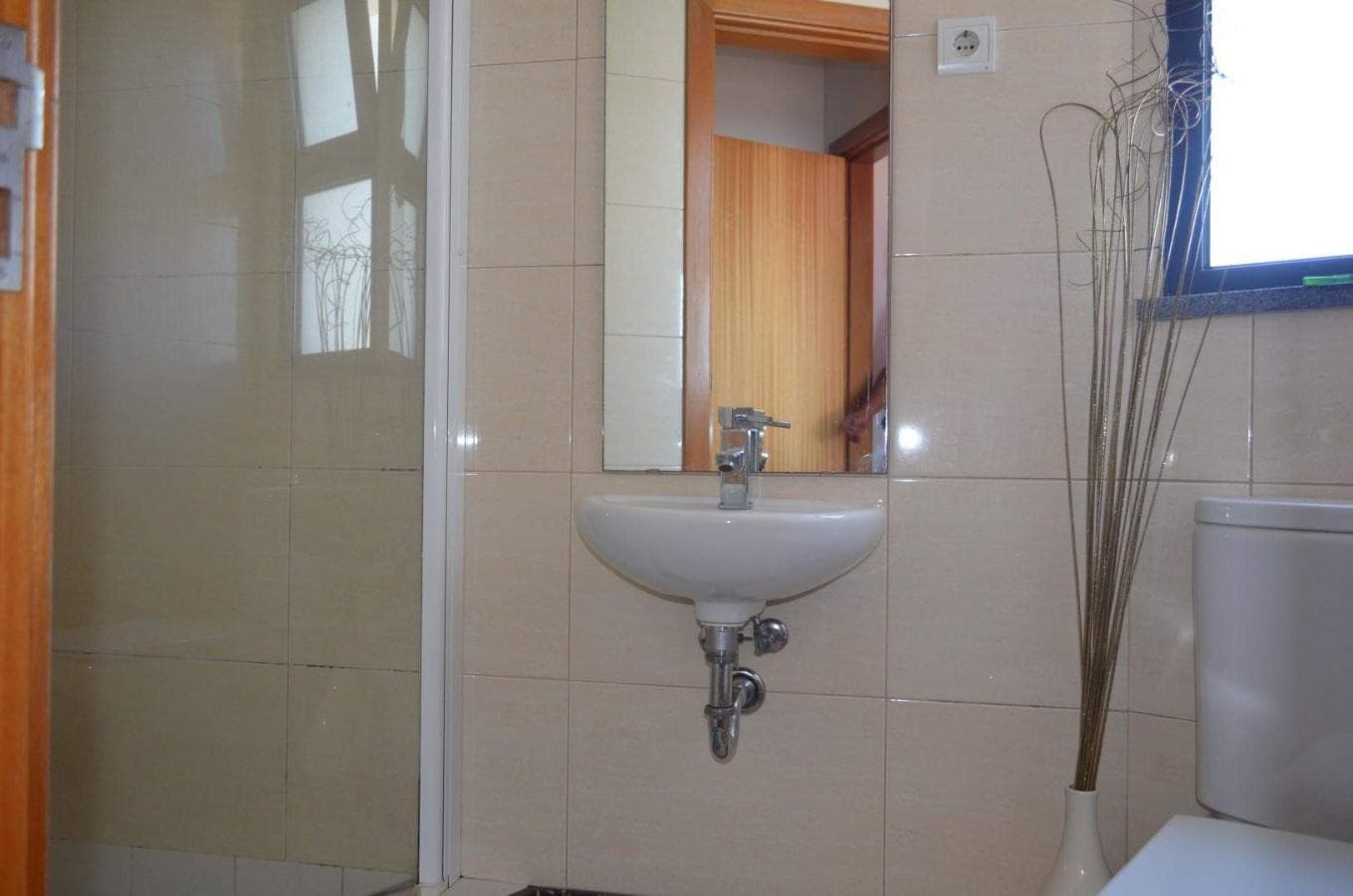 Apartamento T2 c/ Lugar de Garagem e Arrecadação · Machico, Madeira — imagen 9