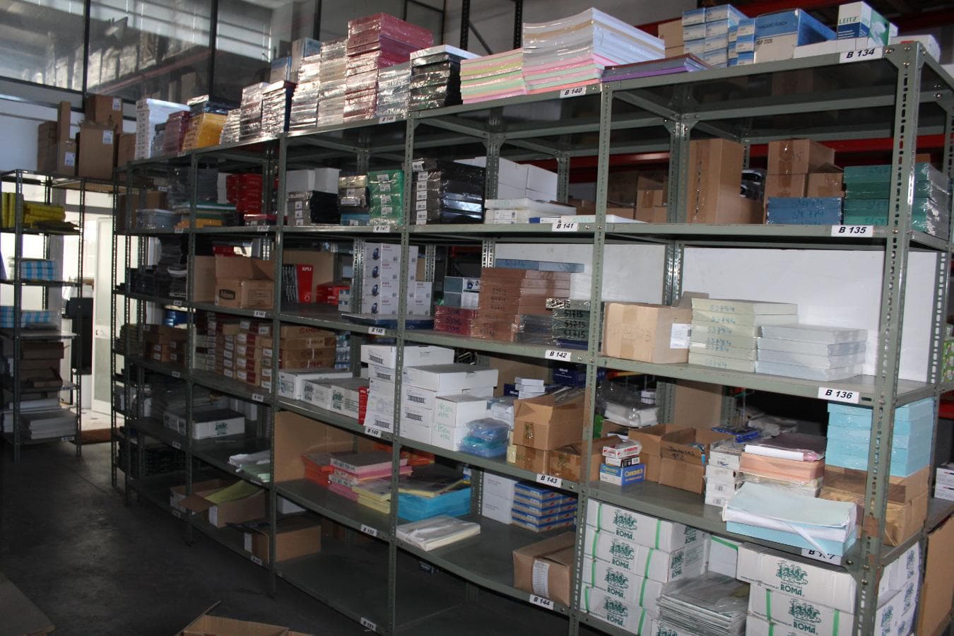 Material e Mobiliário de Escritório · Eq. Informático · Estanteria — imagem 59