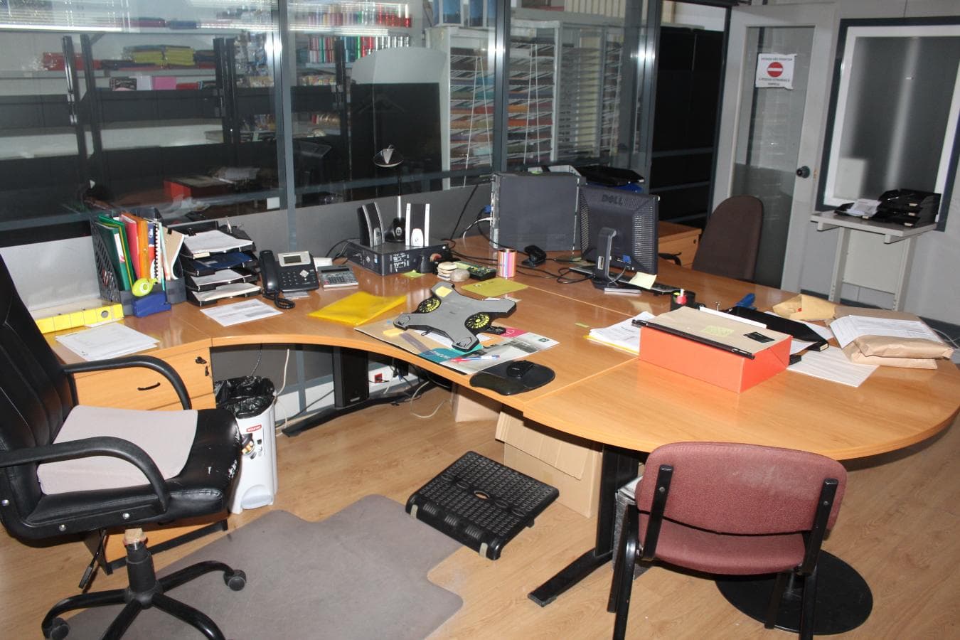 Material e Mobiliário de Escritório · Eq. Informático · Estanteria — imagem 3