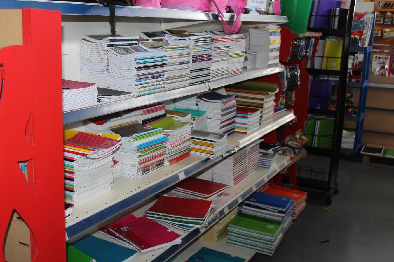 Material e Mobiliário de Escritório · Eq. Informático · Estanteria — imagem 88