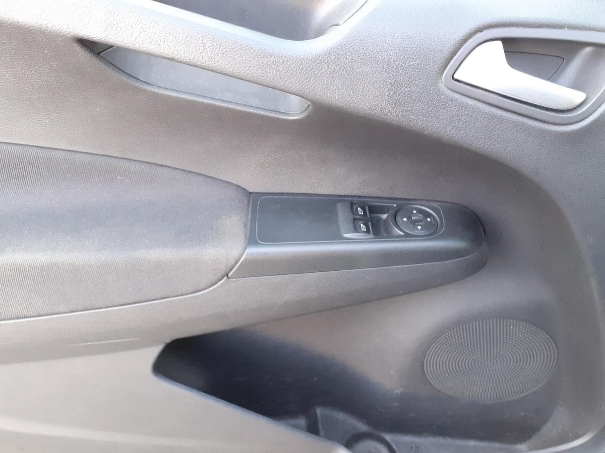 Ford Transit Courrier 1.6 TDCI — imagem 9