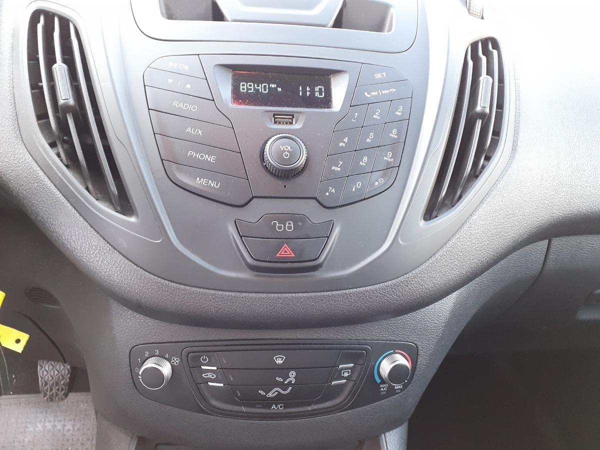 Ford Transit Courrier 1.6 TDCI — imagem 12