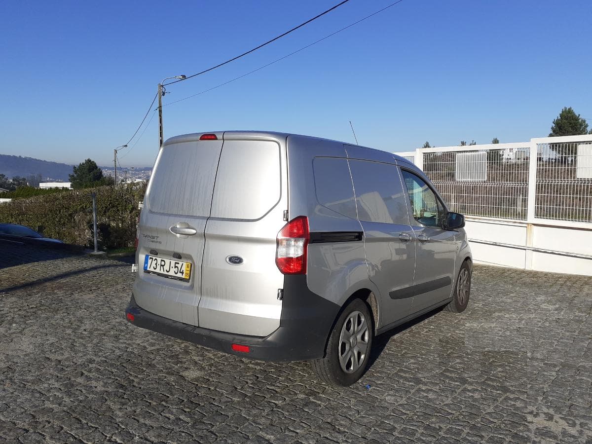 Ford Transit Courrier 1.6 TDCI — imagem 6