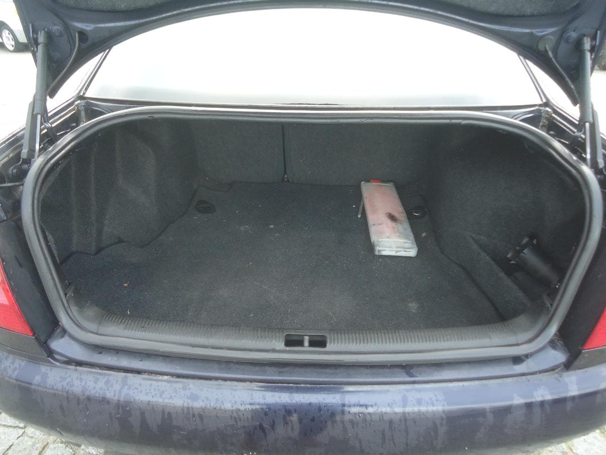 Audi A4 1.8 — image 16