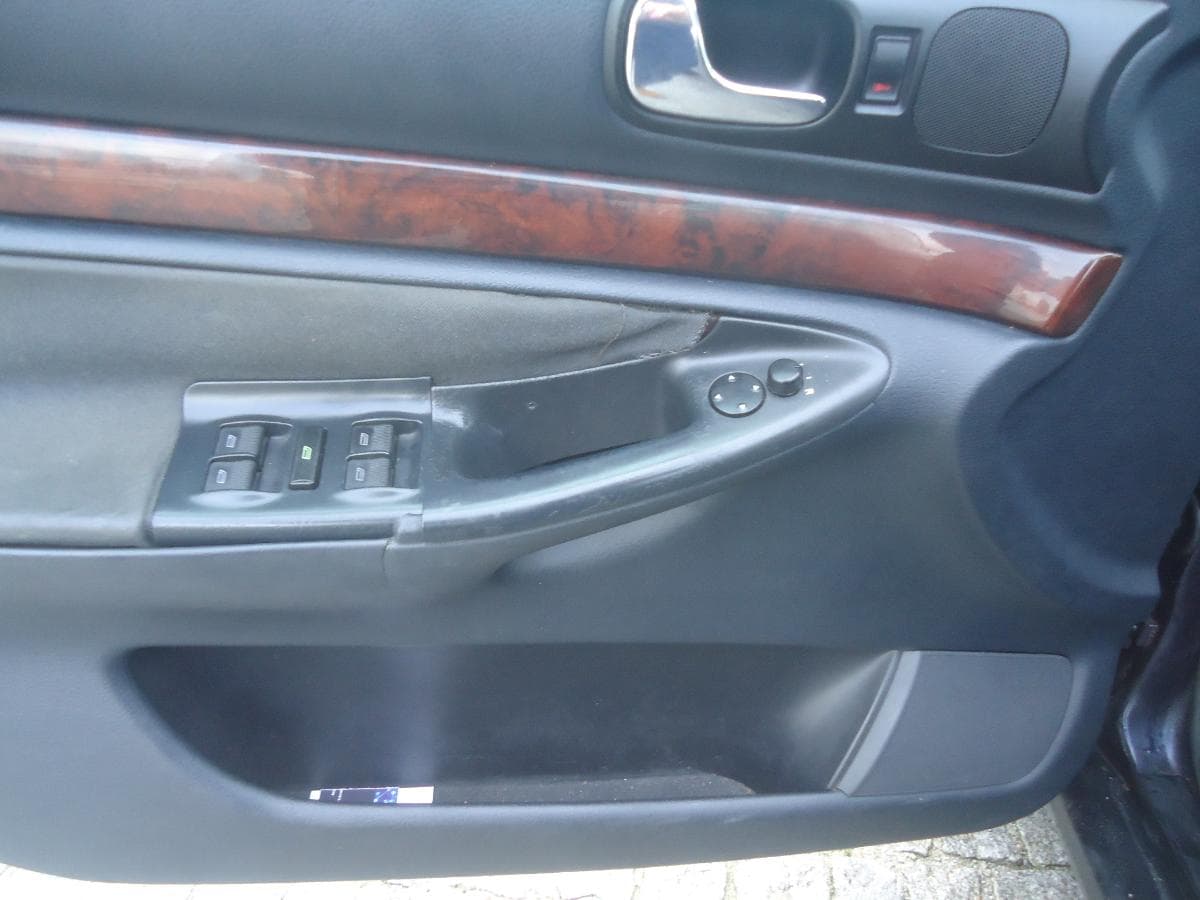 Audi A4 1.8 — image 9