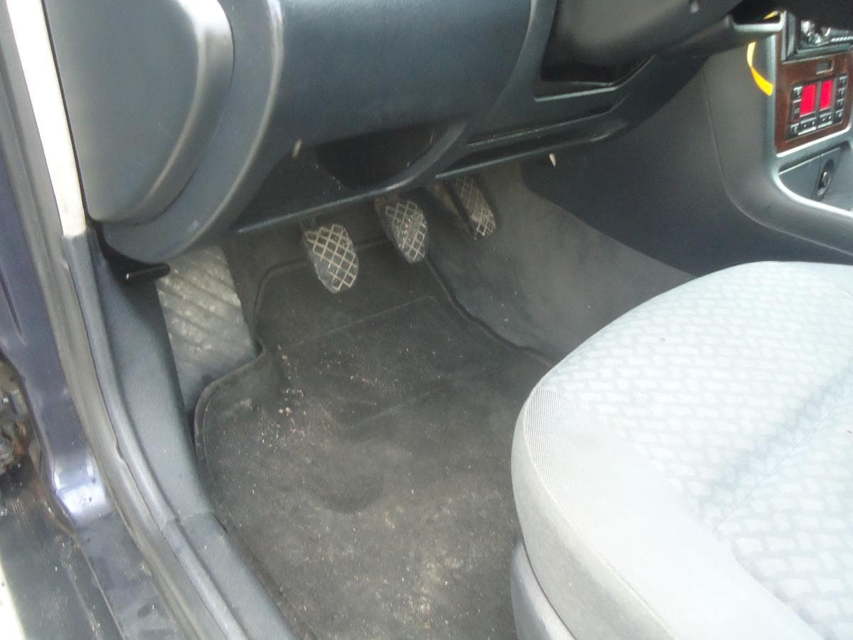 Audi A4 1.8 — image 8
