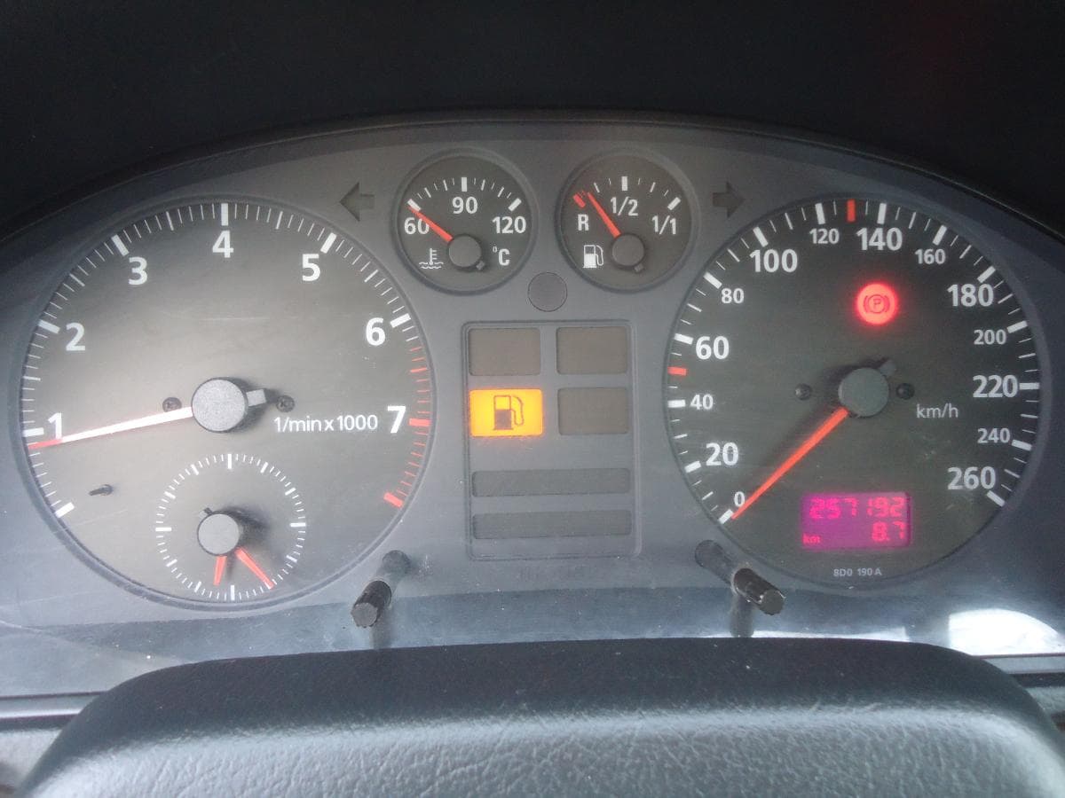 Audi A4 1.8 — image 11