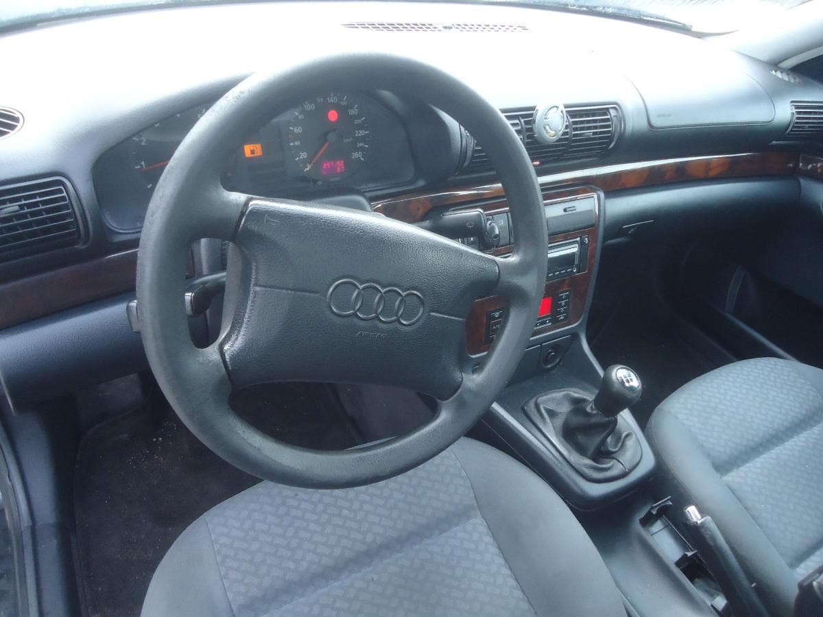 Audi A4 1.8 — image 10