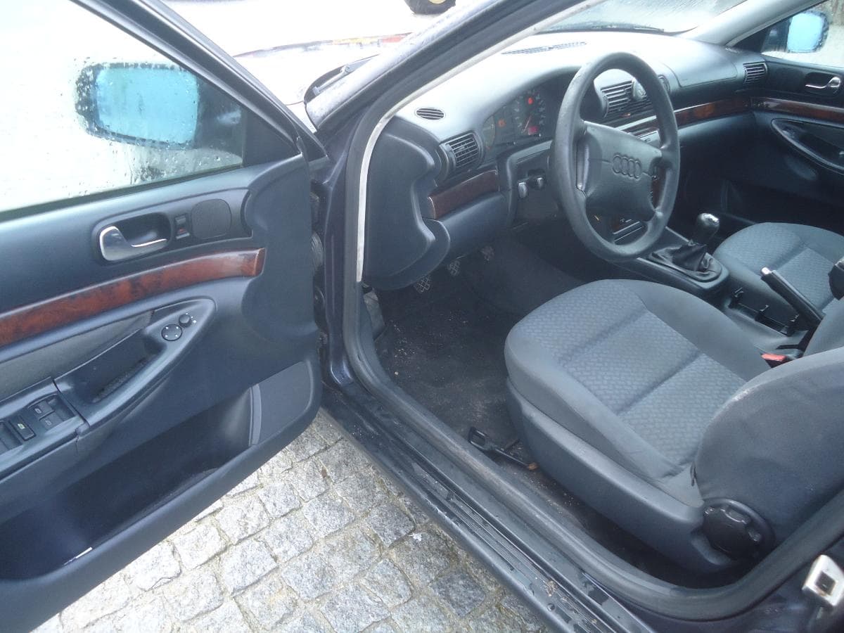 Audi A4 1.8 — image 7