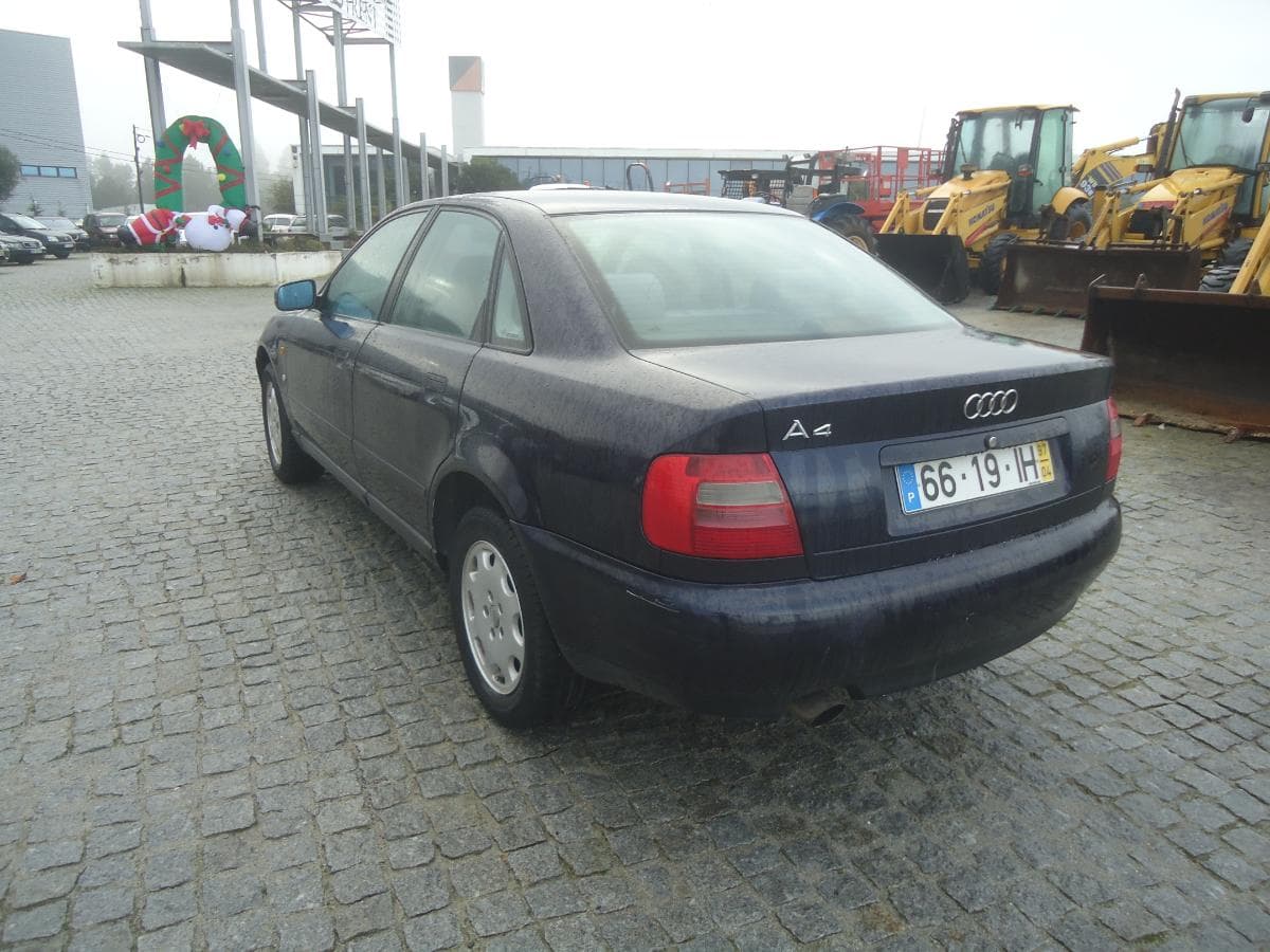 Audi A4 1.8 — image 4