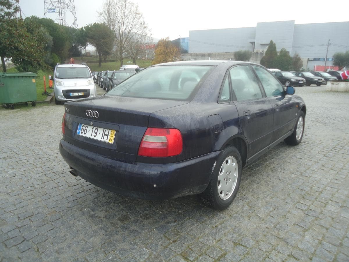 Audi A4 1.8 — image 6