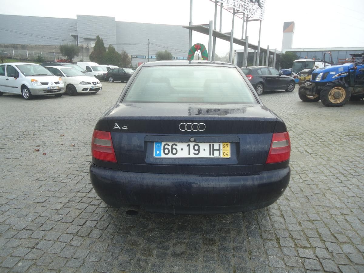 Audi A4 1.8 — image 5