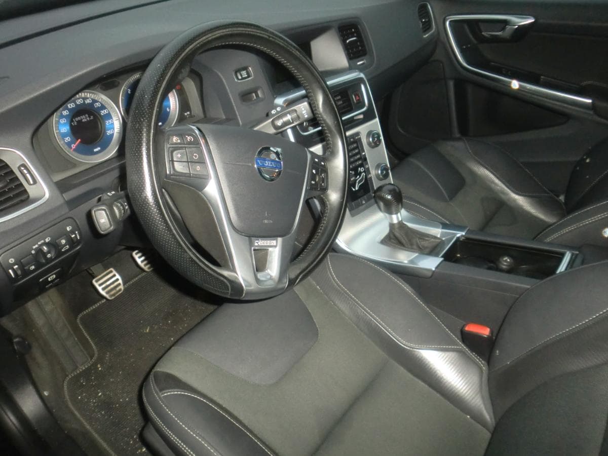 VOLVO V60 — imagen 4