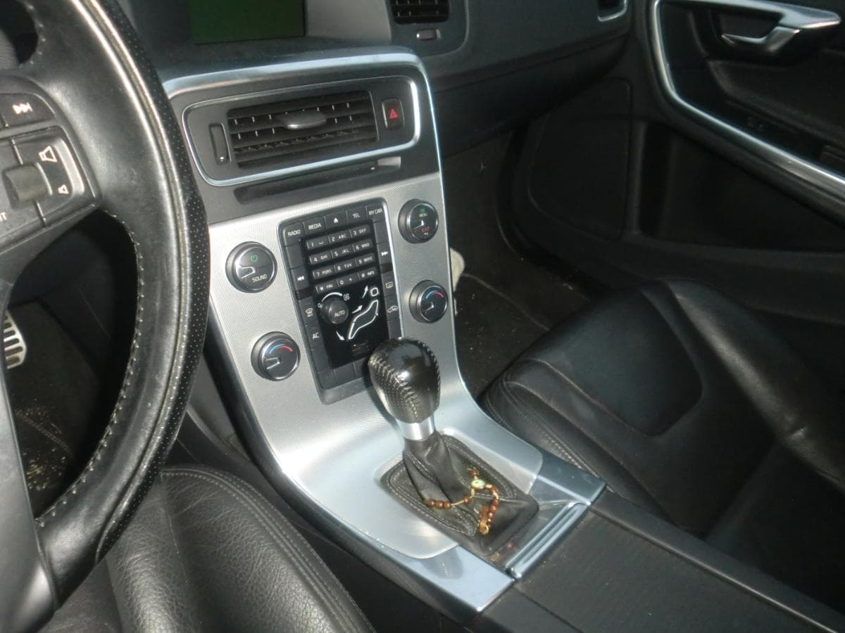 VOLVO S60 D3 — image 4
