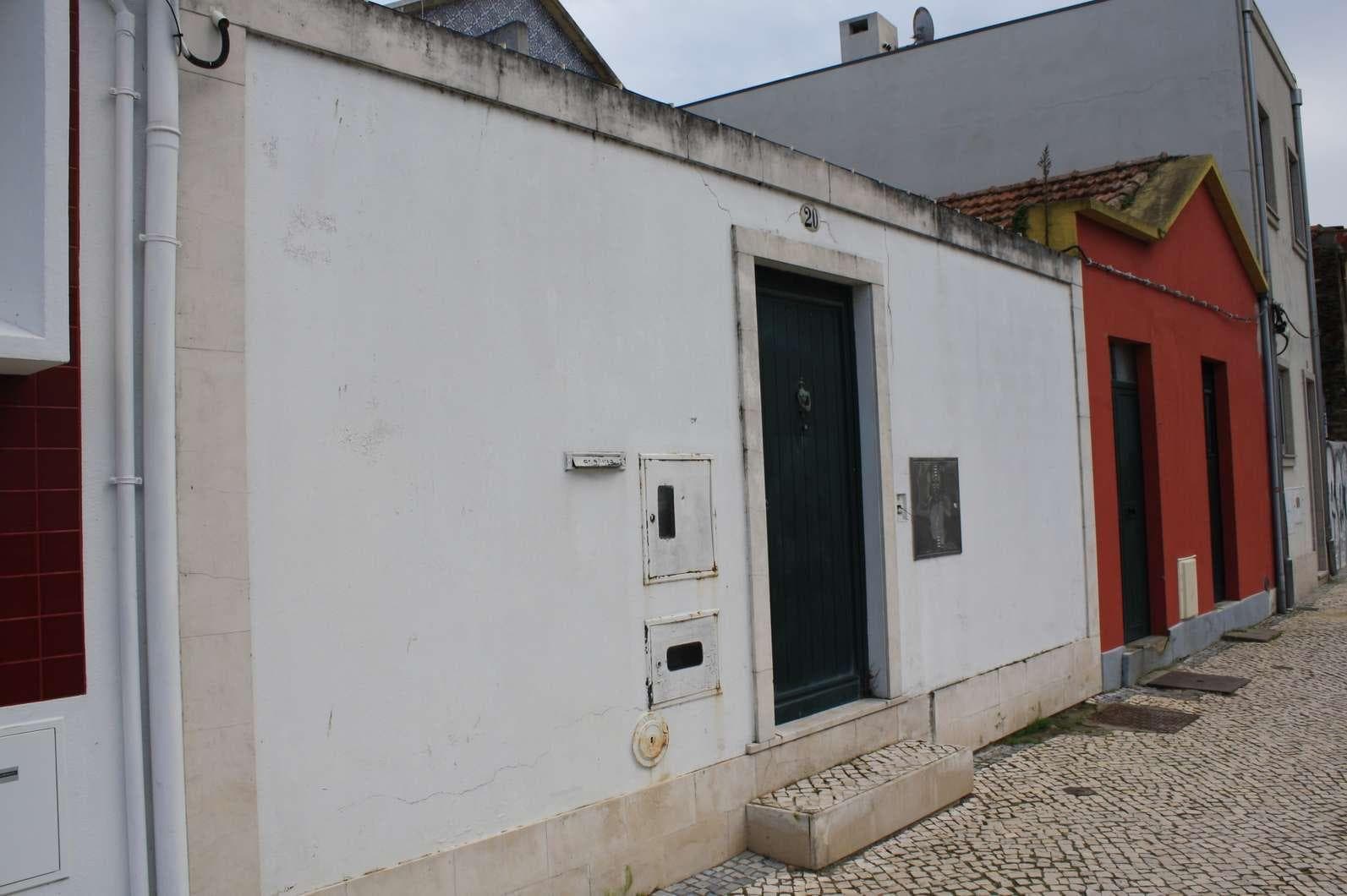 IMOVEL - Prédio Urbano - Composto por casa de habitação de rés-do-chão, primeiro andar, sótão aproveitado e p ... · Aveiro — image 3