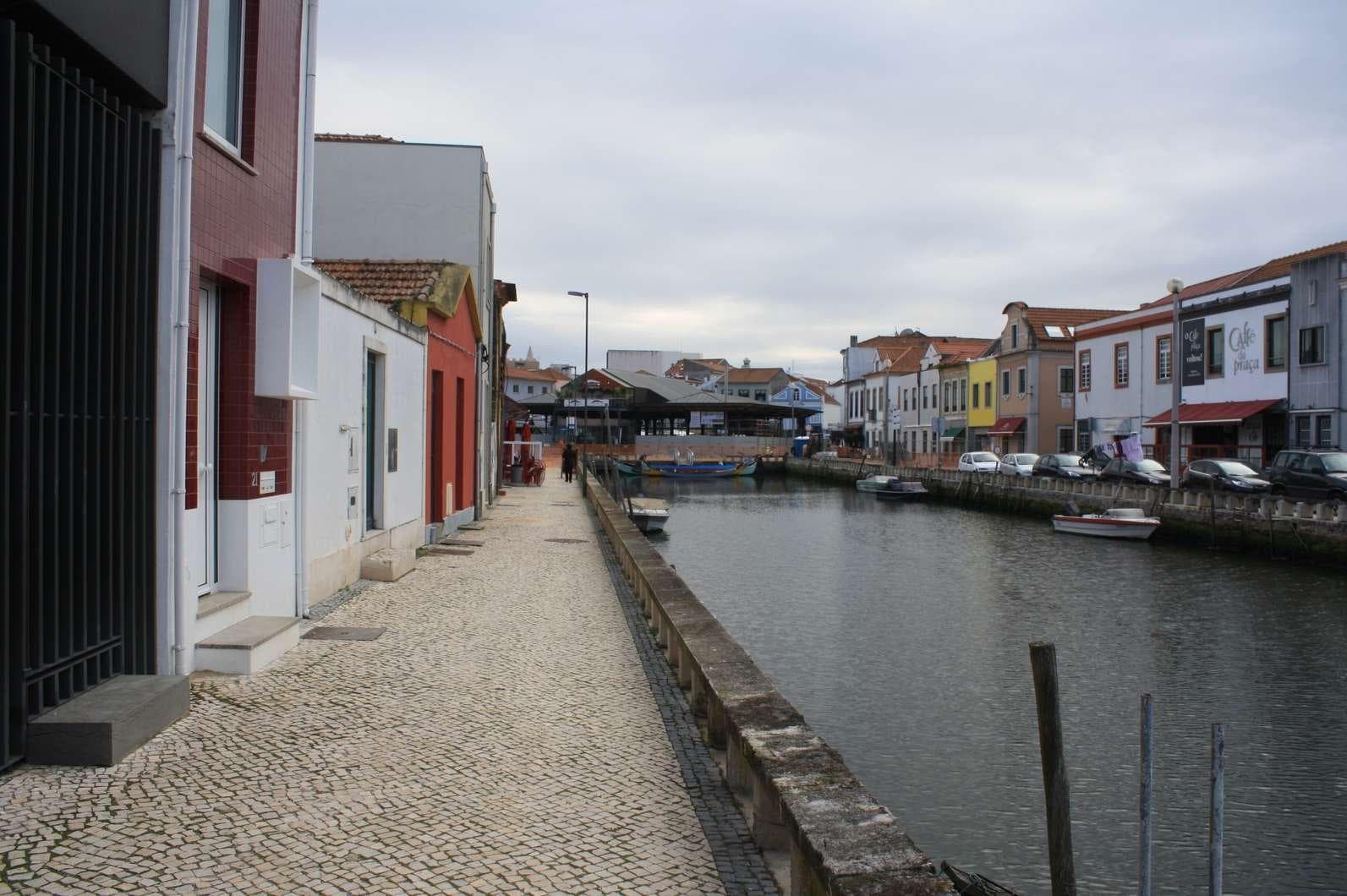 IMOVEL - Prédio Urbano - Composto por casa de habitação de rés-do-chão, primeiro andar, sótão aproveitado e p ... · Aveiro — image 4