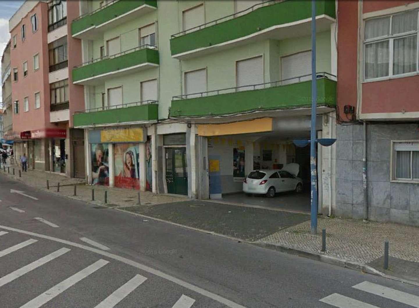 Lojas + Garagem · Amadora — image 3