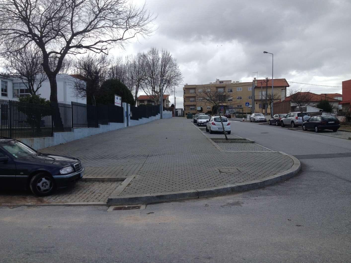 IMOVEL - Prédio Urbano - Armazém para recolha de materiais de 1 pavimento com 370m2. Sito em Lugar do Maninho ... — image 4